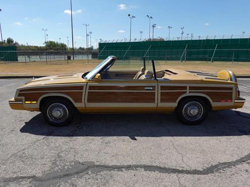 1985 Chrysler LeBaron Town & Country