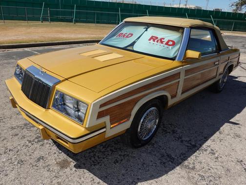 1985 Chrysler LeBaron Town & Country