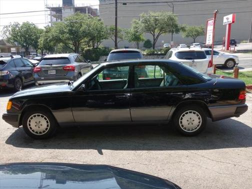 1993 Mercedes-Benz E-Class 2.5