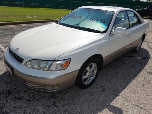 Diamond White Pearl 1998 Lexus ES 300 Base