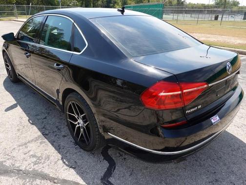 Black Uni 2016 Volkswagen Passat 1.8T SE