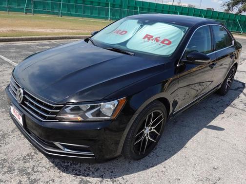 Black Uni 2016 Volkswagen Passat 1.8T SE