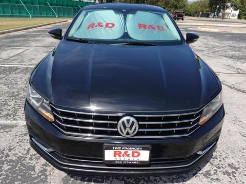Black Uni 2016 Volkswagen Passat 1.8T SE