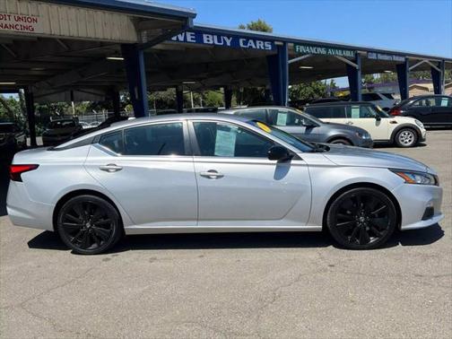 2021 Nissan Altima SR FWD