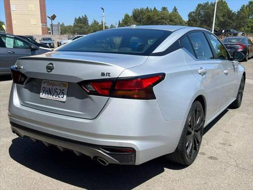 2021 Nissan Altima SR FWD