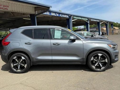 Osmium Grey Metallic 2019 Volvo XC40 T5 Momentum