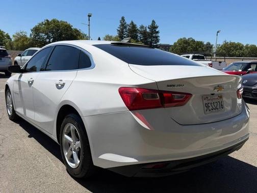 Summit White 2018 Chevrolet Malibu 1LS