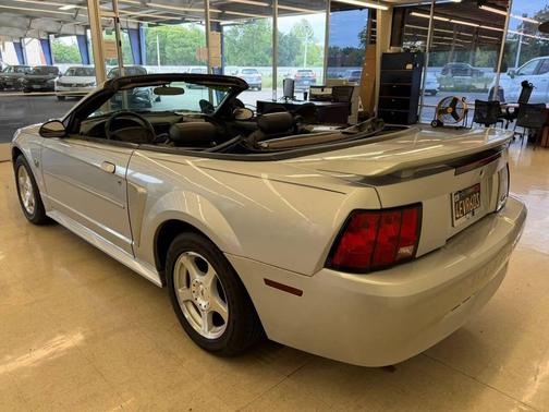 2004 Ford Mustang Deluxe