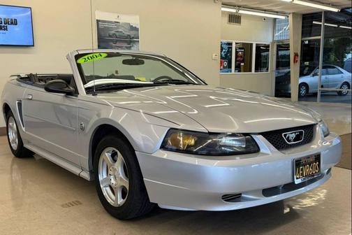 2004 Ford Mustang Deluxe