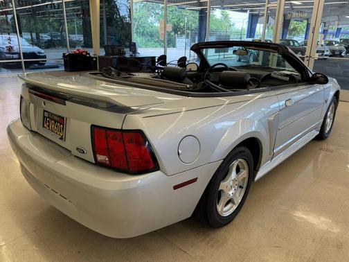 2004 Ford Mustang Deluxe