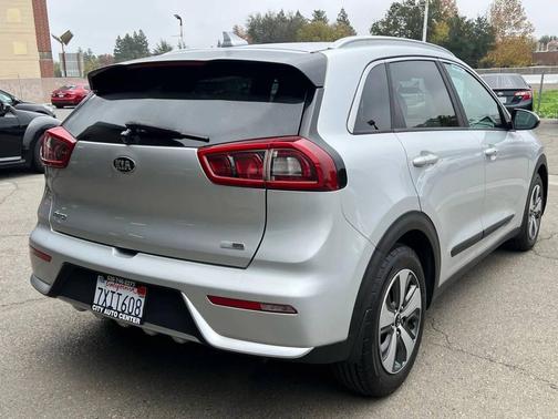 2017 Kia Niro LX