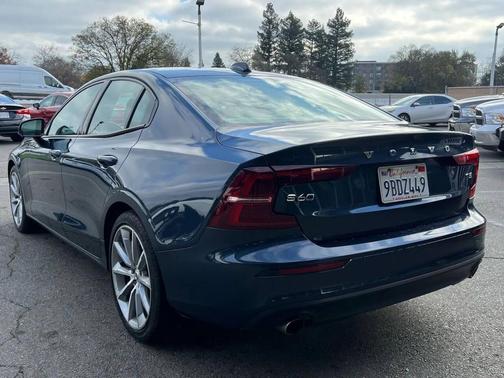 2021 Volvo S60 T5 Momentum