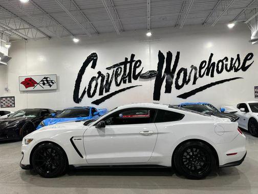 2016 Ford Shelby GT350R Base