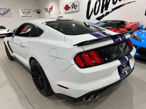 2016 Ford Shelby GT350R Base