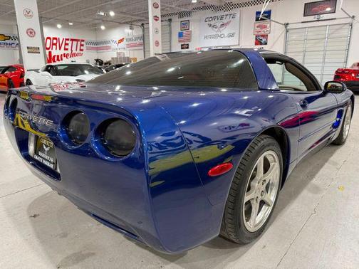 2004 Chevrolet Corvette Base