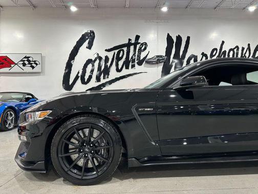 2017 Ford Shelby GT350 Base
