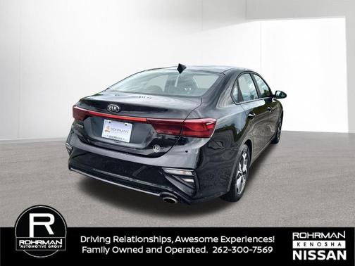 Aurora Black Pearl 2021 Kia Forte LXS