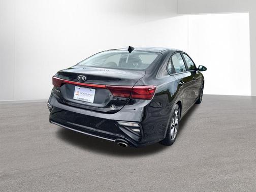 Aurora Black Pearl 2021 Kia Forte LXS