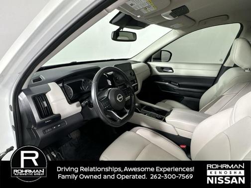 2022 Nissan Pathfinder SL