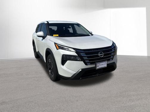 Everest White P 2025 Nissan Rogue SV