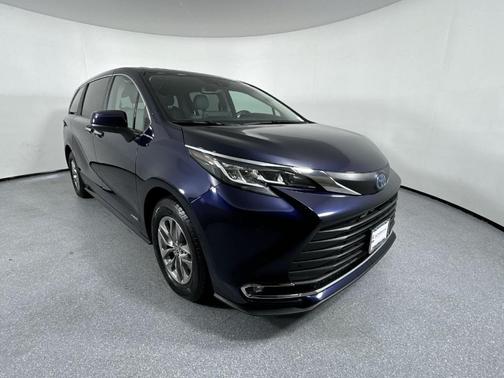 2021 Toyota Sienna XLE