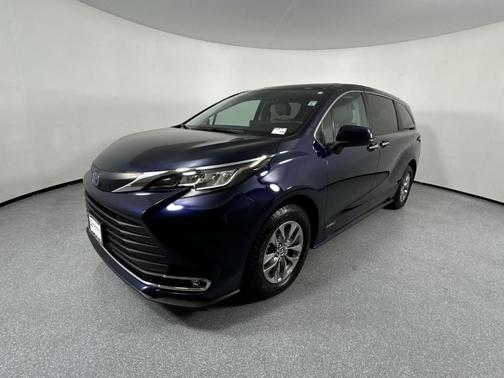 2021 Toyota Sienna XLE