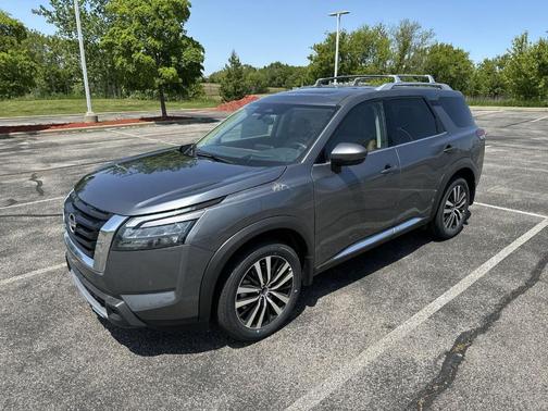 2025 Nissan Pathfinder Platinum