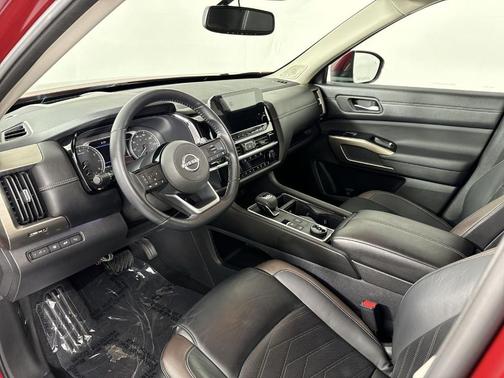 2022 Nissan Pathfinder Platinum