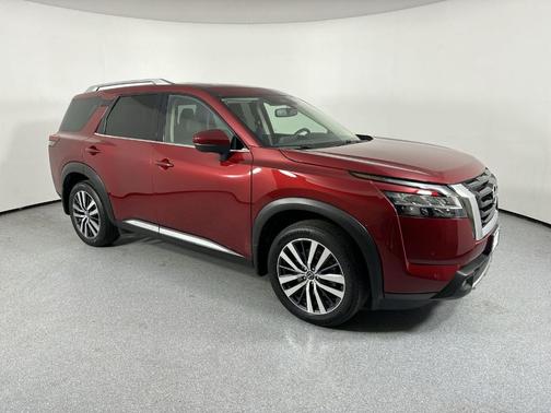 2022 Nissan Pathfinder Platinum