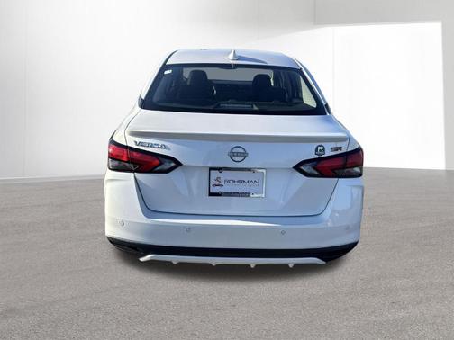 Aspen White 2025 Nissan Versa 1.6 SR