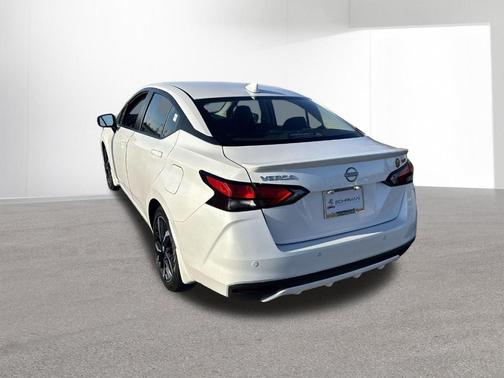 Aspen White 2025 Nissan Versa 1.6 SR