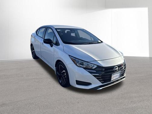 Aspen White 2025 Nissan Versa 1.6 SR