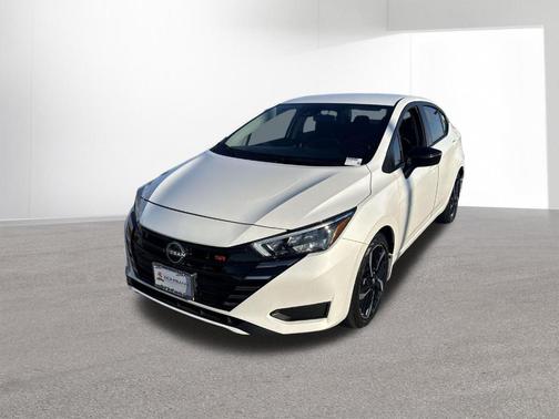 Aspen White 2025 Nissan Versa 1.6 SR