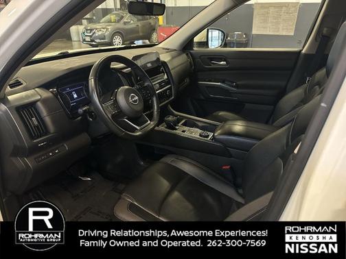 2024 Nissan Pathfinder SL