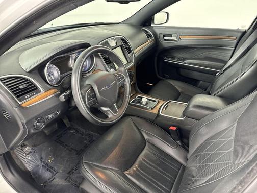 2016 Chrysler 300C Platinum