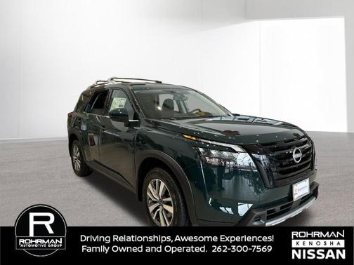 2025 Nissan Pathfinder SL