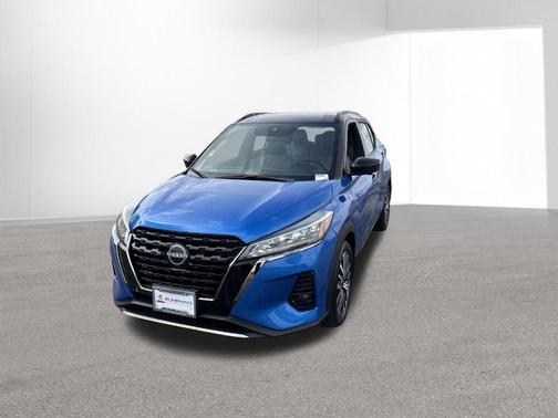2 Tone Blue / Black 2023 Nissan Kicks SR