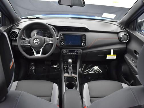 2 Tone Blue / Black 2023 Nissan Kicks SR