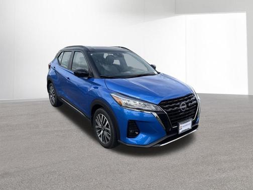 2 Tone Blue / Black 2023 Nissan Kicks SR
