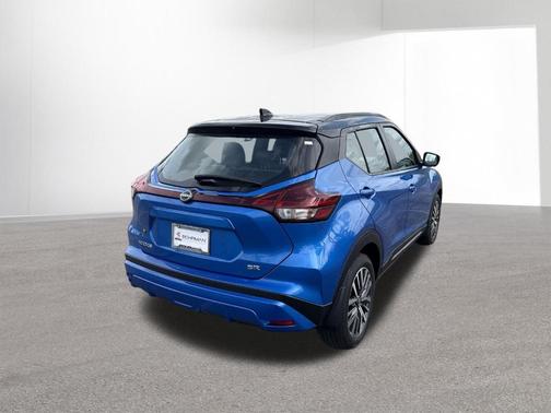 2 Tone Blue / Black 2023 Nissan Kicks SR