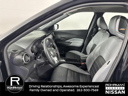 2 Tone Blue / Black 2023 Nissan Kicks SR