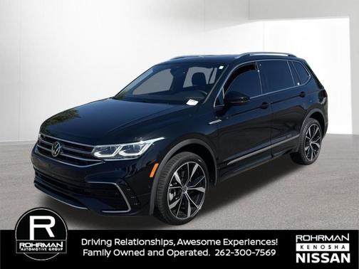 Deep Black Pearl Effect 2023 Volkswagen Tiguan 2.0T SEL R-Line