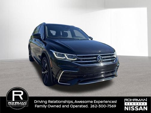 Deep Black Pearl Effect 2023 Volkswagen Tiguan 2.0T SEL R-Line