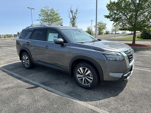 2025 Nissan Pathfinder SL