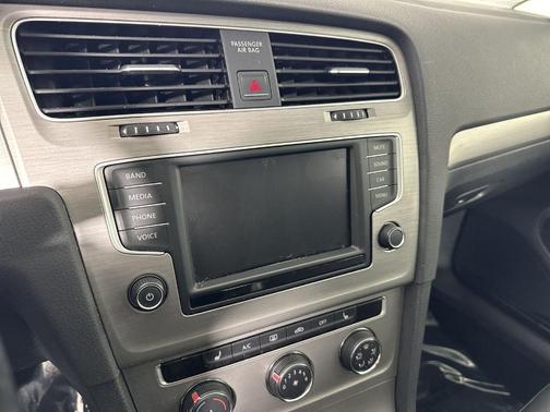 2016 Volkswagen Golf TSI SE 4-Door
