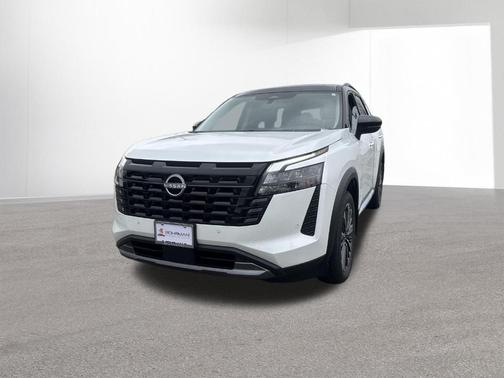 White / Black 2026 Nissan Pathfinder Platinum