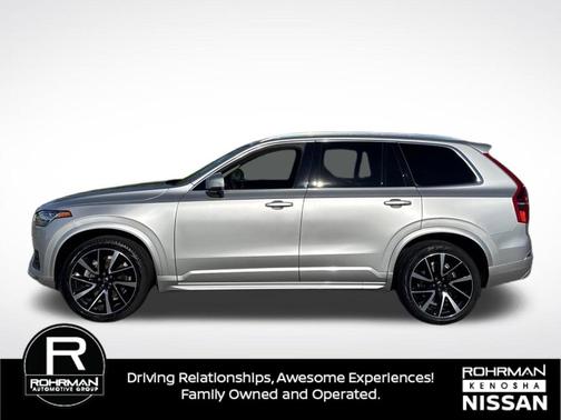 Bright Silver Metallic 2021 Volvo XC90 T6 Momentum 6 Passenger
