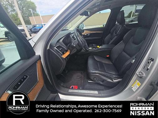 Bright Silver Metallic 2021 Volvo XC90 T6 Momentum 6 Passenger