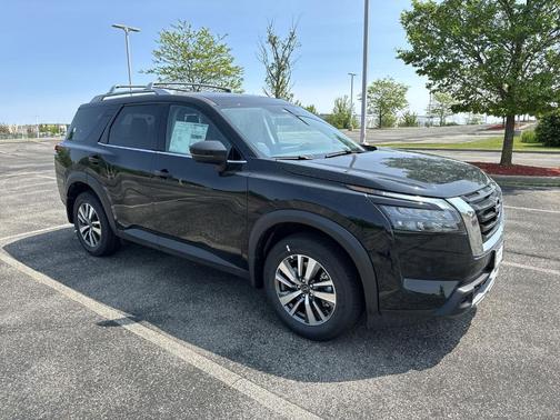 2025 Nissan Pathfinder SL