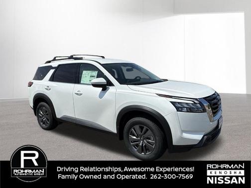 2025 Nissan Pathfinder SV